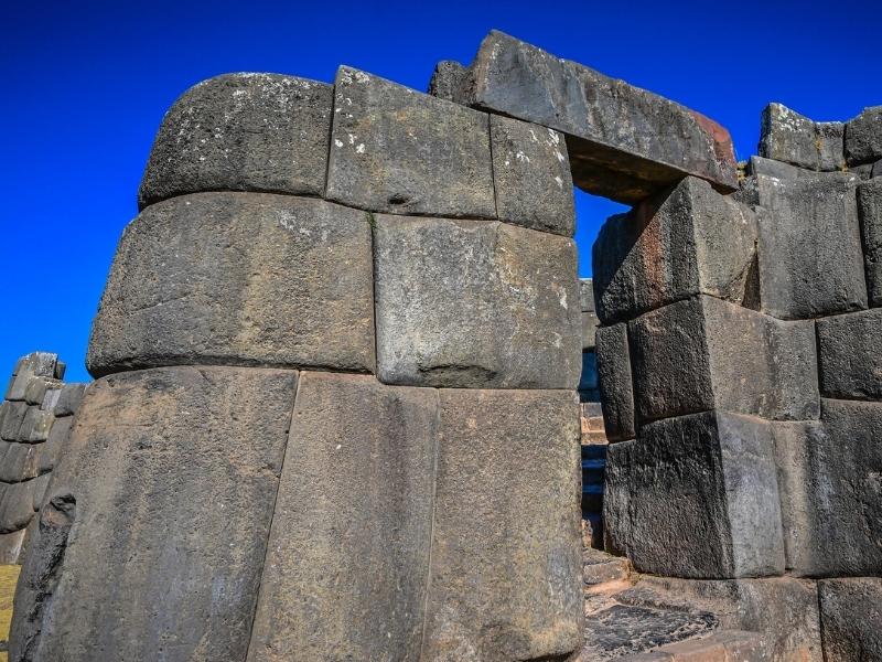Descubre la majestuosidad de la Fortaleza de Sacsayhuamán: guía turística y curiosidades históricas