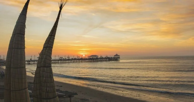 Descubre las mejores actividades en Huanchaco, encantadora ciudad costera en Perú.